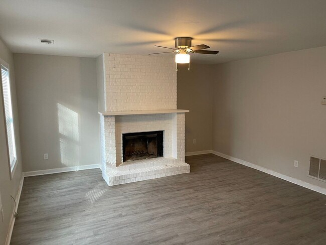 Foto del edificio - Newly renovated! Close to the Atlanta Airport, 2 bed, 2.5 bath, granite counters, LVP flooring, p...