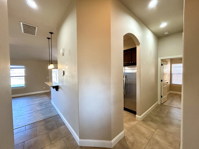 Building Photo - 2407 SW Edinburough Dr