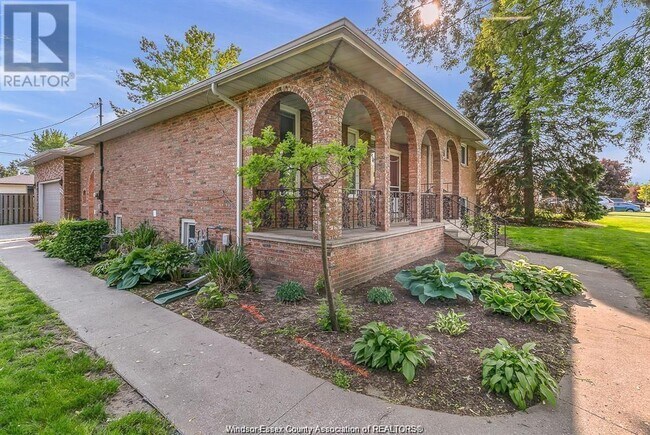 Building Photo - 490 KENWOOD