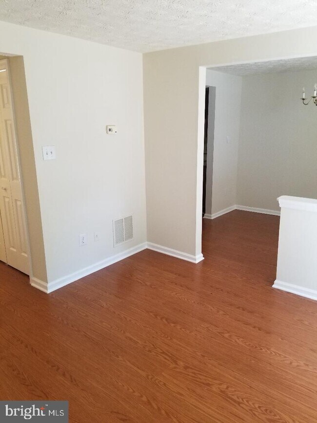 Foto del edificio - 1546 Twisted Oak Dr