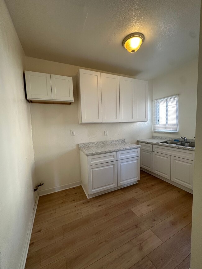 Kitchen - 1125 W 85th St