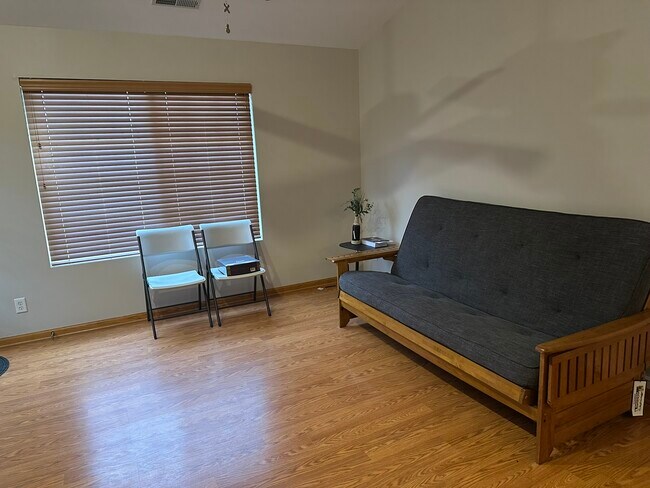 Sala de estar - 7417 Thomas Dr