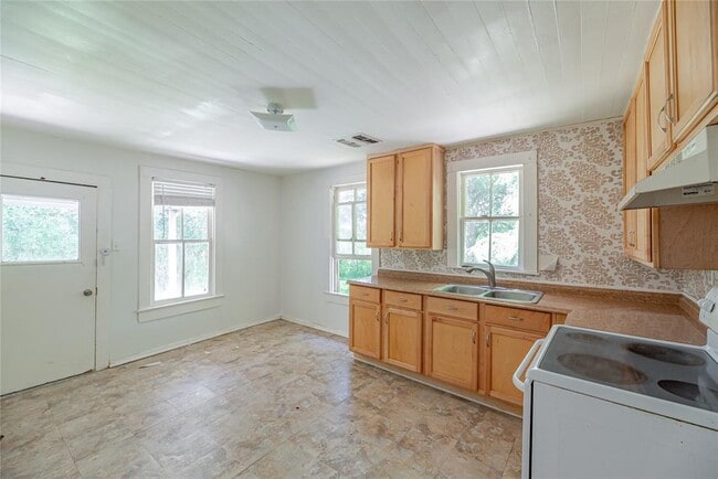 Building Photo - 322 Mixville Rd