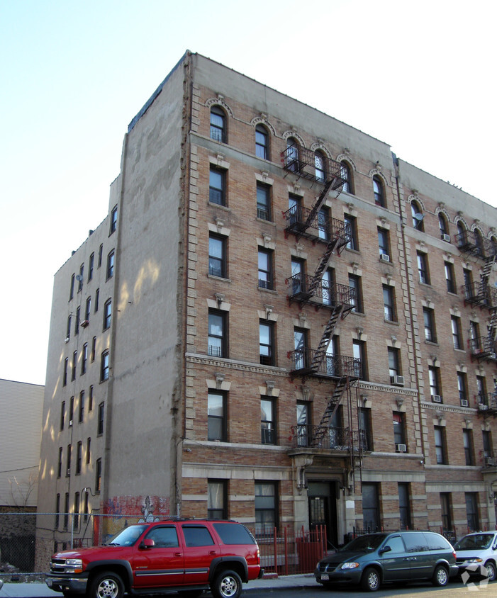 Foto principal - 727 E 156th St