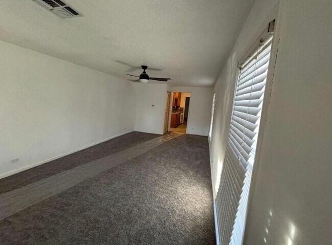 Building Photo - 1209 W Spruce Ave
