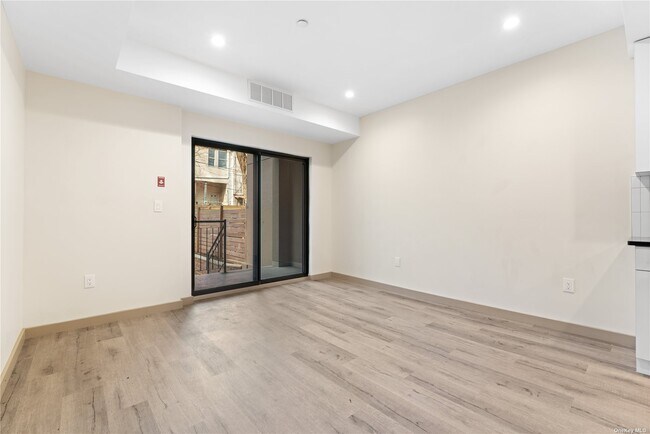 Building Photo - 849 Madison St