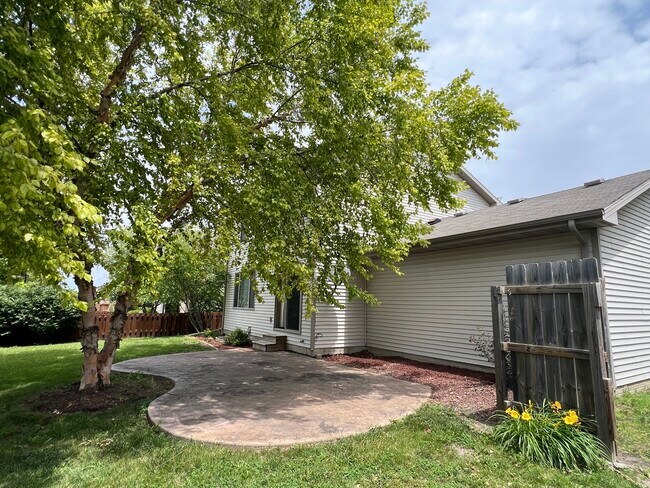 Building Photo - 480 SE Waco Pl