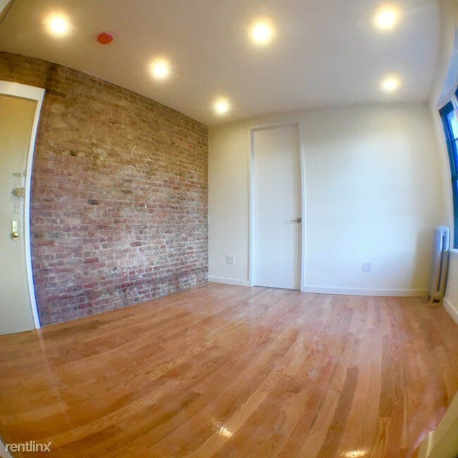 Foto del edificio - 1 br, 1 bath  - 556 W 181st St
