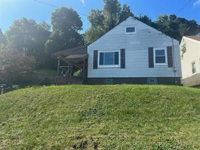 3 bed/ 1 bath House for rent Clairton, PA - 3 bed/ 1 bath House for rent Clairton, PA