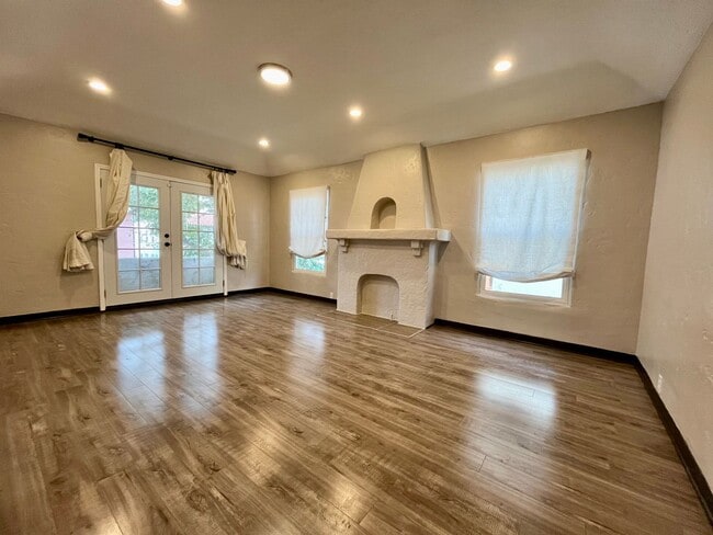 Building Photo - 3210 &amp; 3212 43th Place