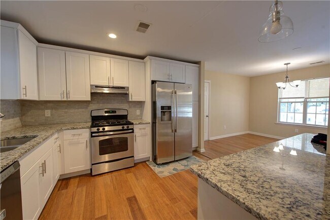 Building Photo - 735 Country Manor Way