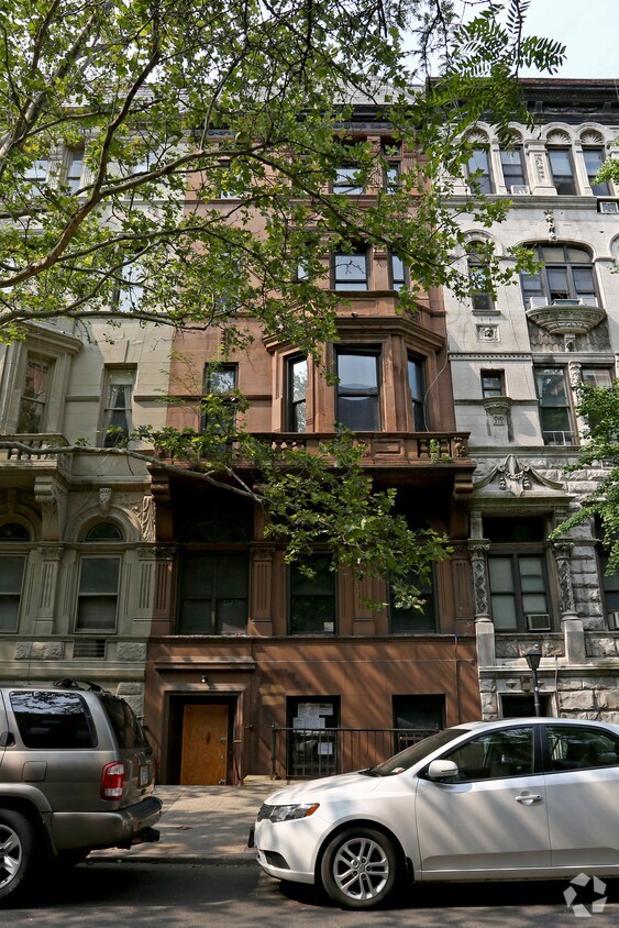 Building Photo - 120 W 74th St