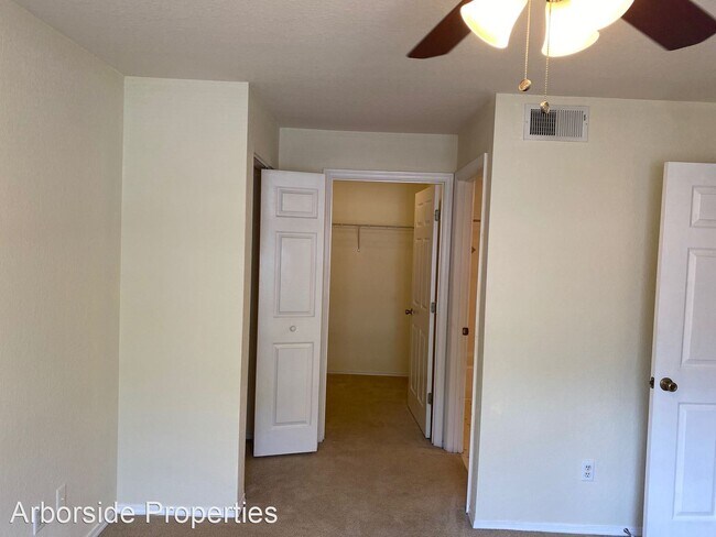 Building Photo - 831 Camargo Way