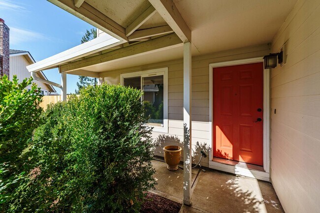 Foto del edificio - 4 Bedroom 2.5 Bathroom With Large Fenced B...