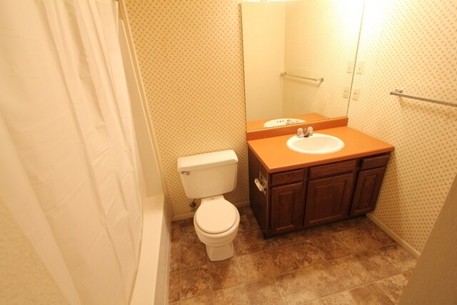 Baño - 1512 Governors Blvd
