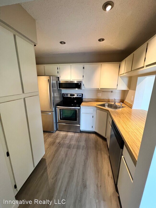 Building Photo - 2 br, 2 bath House - 1036 S. Pine Ridge Ci...