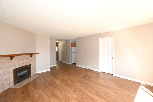 Building Photo - 8077 Rochester Crescent