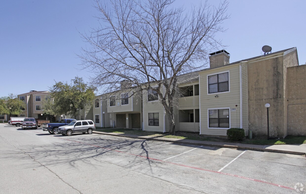 Park Oaks Apartments Apartments in Fort Worth, TX