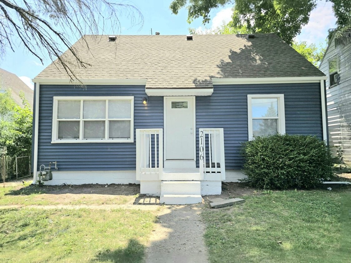 Primary Photo - 2106 Elwood Ave