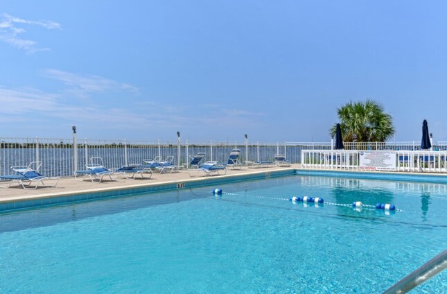 Foto del edificio - 308 Miracle Strip Pkwy SW