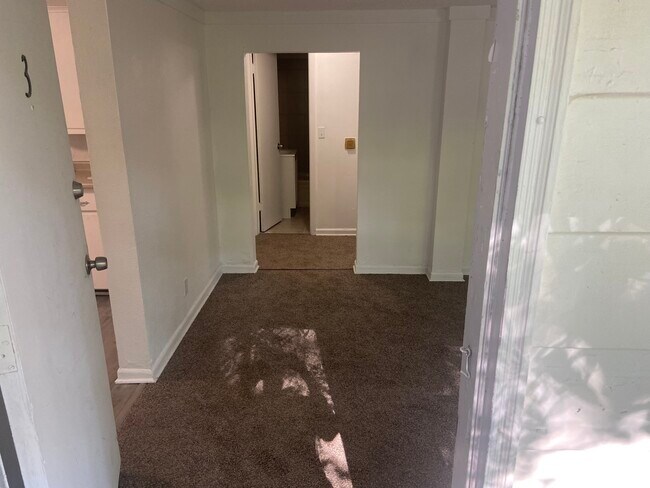 Hallway - 5913 NW Bell Rd