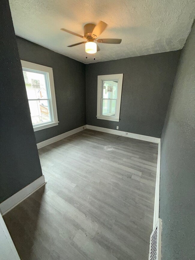 Building Photo - 2437 Elm St