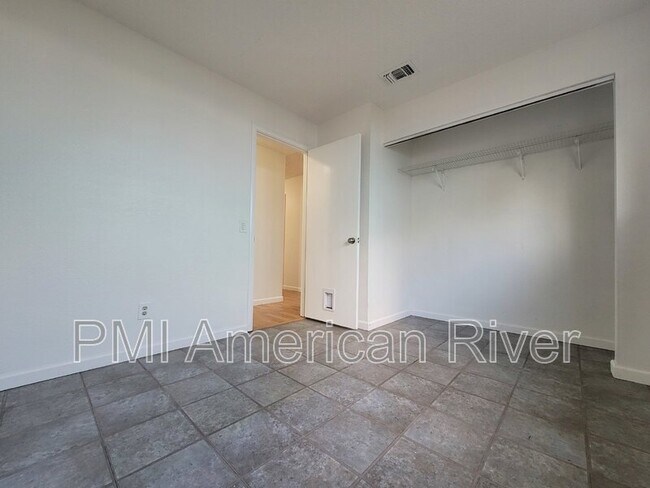 Building Photo - 8053 Ravencrest Way