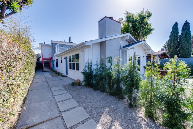 Building Photo - 610 Victoria Ave
