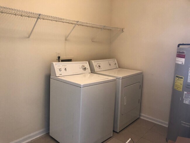 Foto del edificio - PRE-LEASING FOR AUGUST 2026!