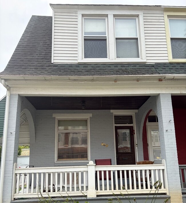 Photo - 932 HILL AVE House
