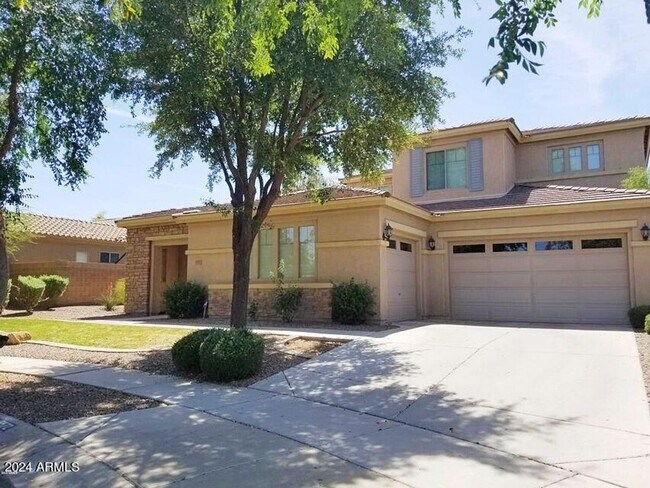 Foto del edificio - *Stunning Home in Cul-de-sac with 2 Master Suites, one downstairs, one upstairs*