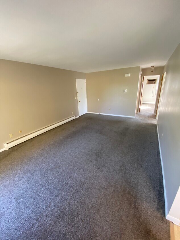 Living Room - 2111 Weiss St