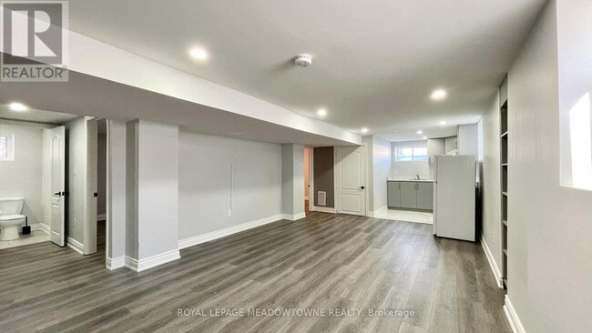 Building Photo - 4 Keats Ave