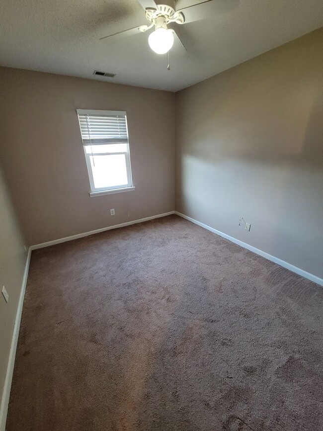Building Photo - 3 Bedroom Home In Deerfield Jacksonville!!!!