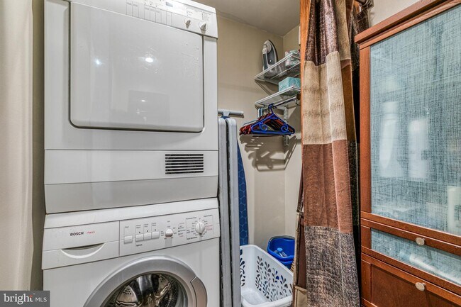 Foto del edificio - 374 Shurs Ln