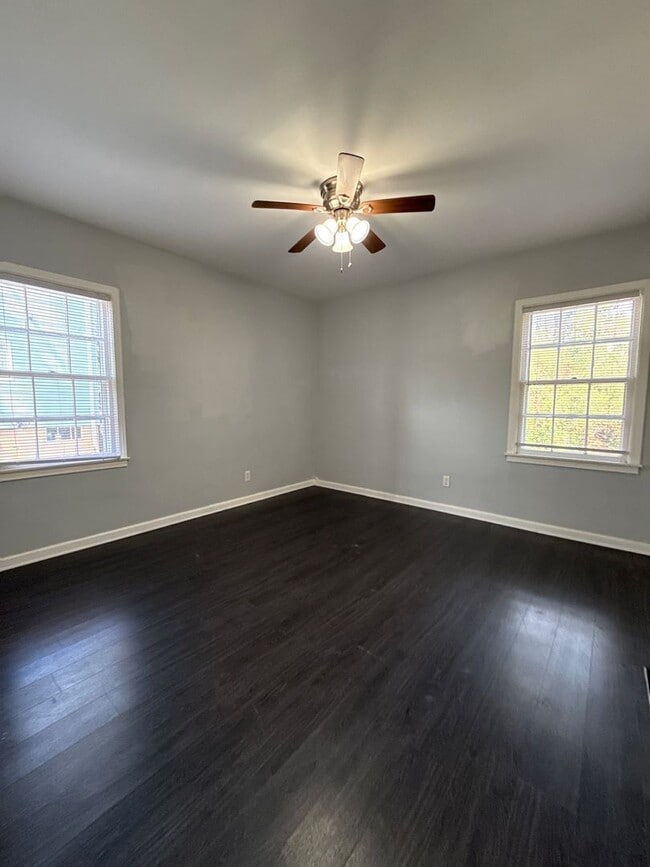 Building Photo - 1268 Eastland Rd SE