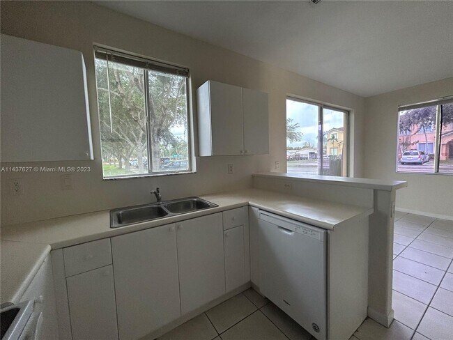 Building Photo - 2702 SE 15th Pl