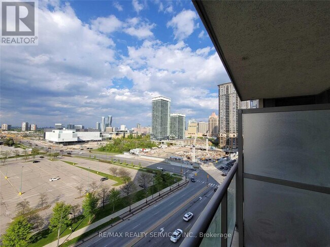 Photo du bâtiment - 339-1339 Rathburn Rd W