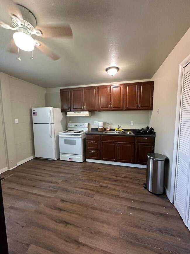 Building Photo - 1 br, 1 bath House - 367 Fairway South