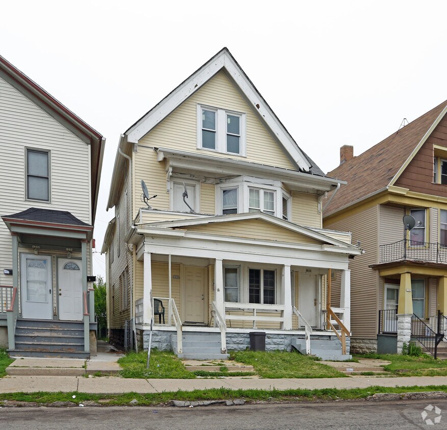 Building Photo - 1236 S 15th Pl