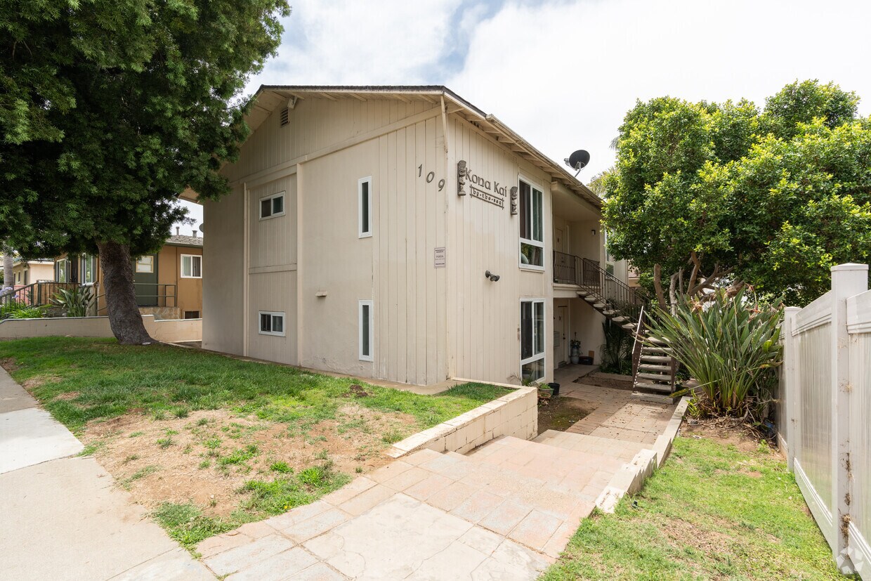 Two-Story Six Unit Apartment Community - Kona Kai by the Sea
