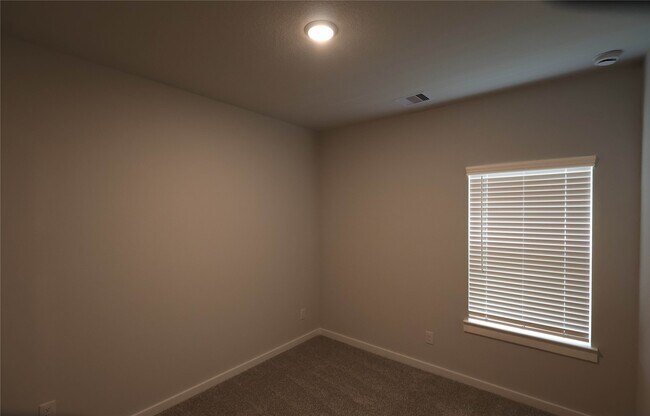 Building Photo - 8603 Blueberry Ash St