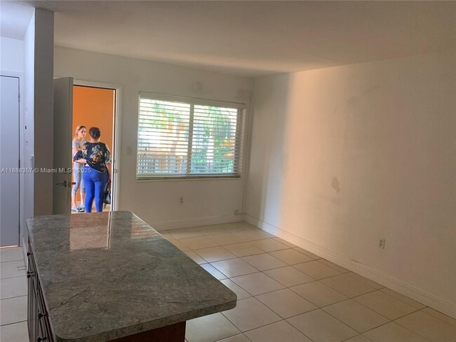 Foto del edificio - 7901 SW 64th Ave
