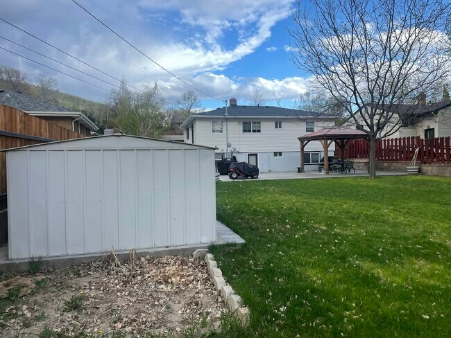 Foto del edificio - 249 Thurston Avenue