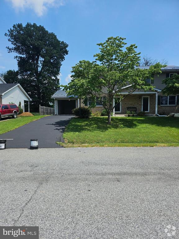 Building Photo - 14786 Sherwood Dr