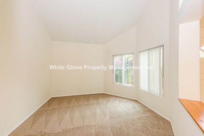 Building Photo - 3 Bedroom with Loft Irvine Home