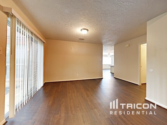 Foto del edificio - 7022 Sandy Knolls Dr