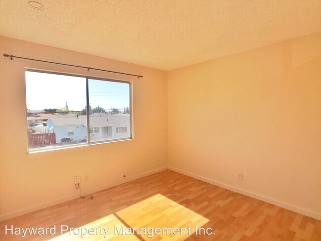 Building Photo - 32502 Pulaski Dr
