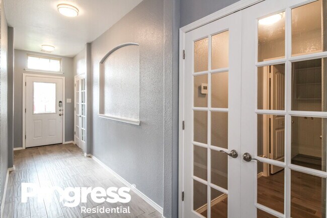 Foto del edificio - 6825 Waterhill Ln