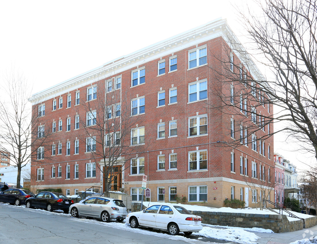 Primary Photo - St Dennis Apartments